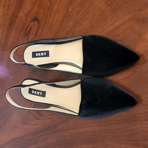 DKNY velvet/velour kitten heel - Picture 4 of 9